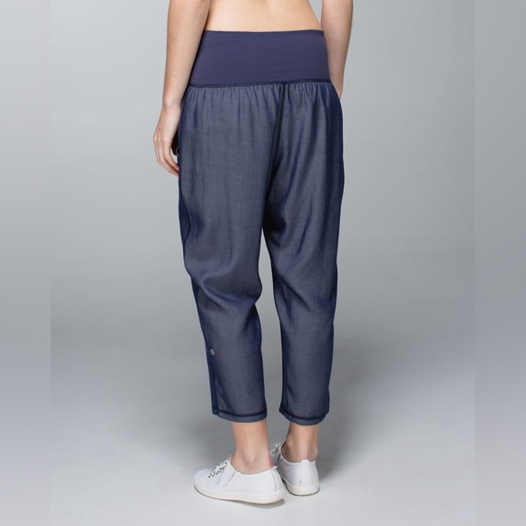 Lululemon Athletica Blue Post Power Crop with High-Rise Waistband - Picture 3 of 16